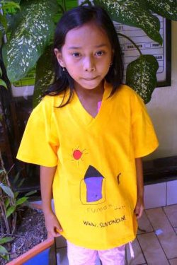 Ika Oktavianti R.S. in wereld-shirt