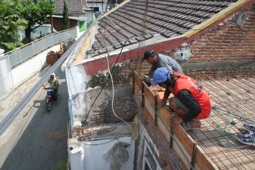 De bekisting wordt in orde gemaakt.